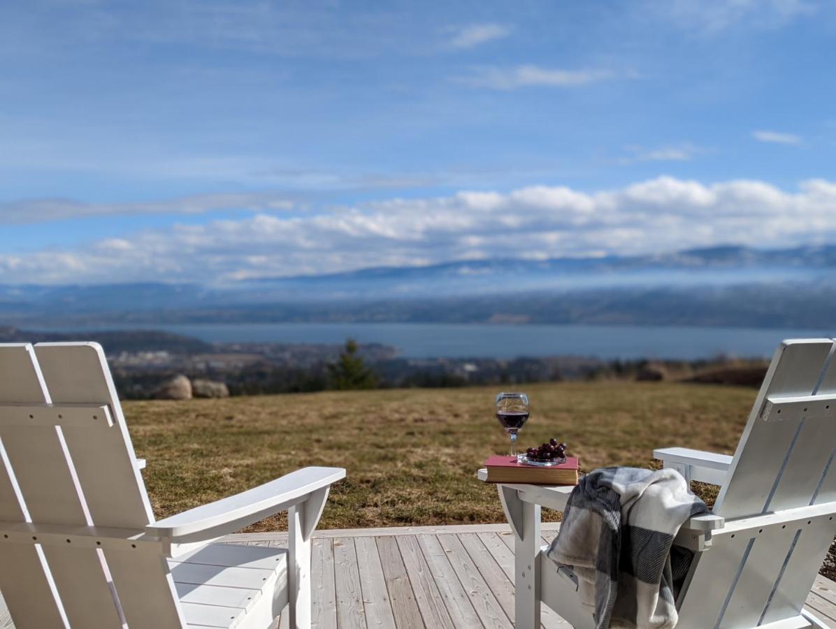 Autumn Lane B&B, Farmhouse Elegance & Stunning Lakeviews West Kelowna Dış mekan fotoğraf