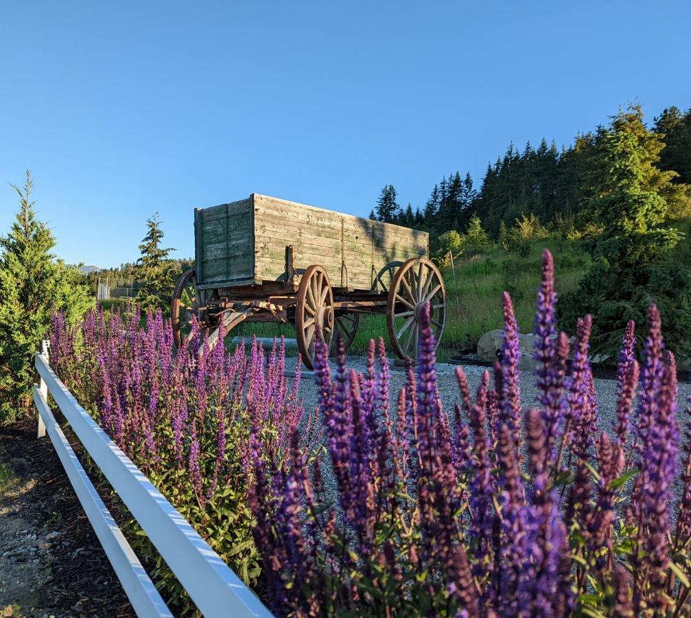 Autumn Lane B&B, Farmhouse Elegance & Stunning Lakeviews West Kelowna Dış mekan fotoğraf