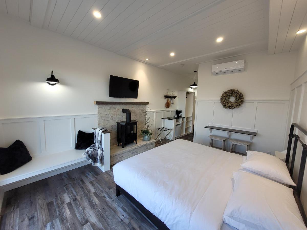 Autumn Lane B&B, Farmhouse Elegance & Stunning Lakeviews West Kelowna Dış mekan fotoğraf