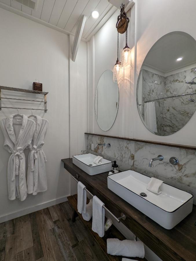 Autumn Lane B&B, Farmhouse Elegance & Stunning Lakeviews West Kelowna Dış mekan fotoğraf