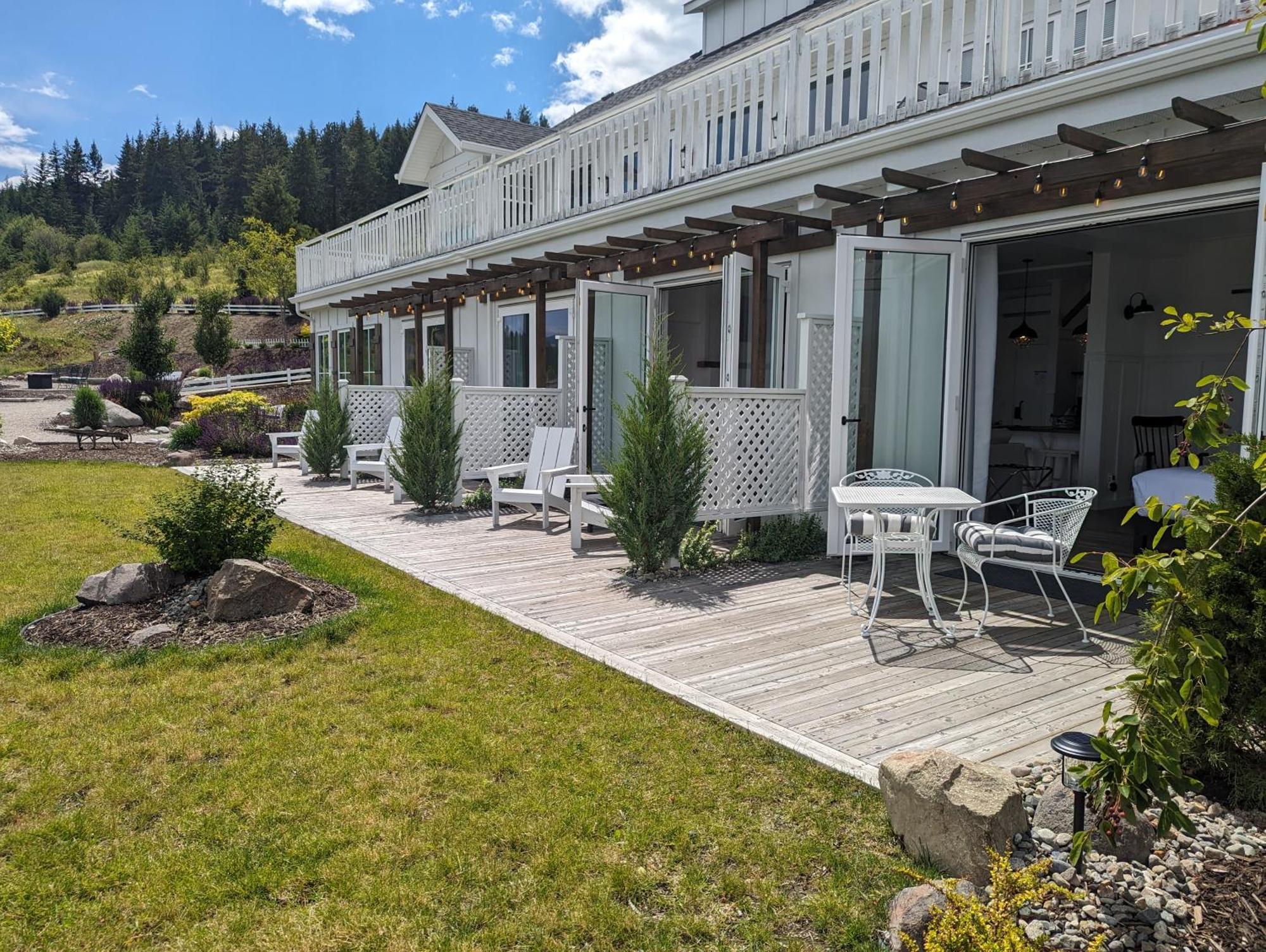 Autumn Lane B&B, Farmhouse Elegance & Stunning Lakeviews West Kelowna Dış mekan fotoğraf