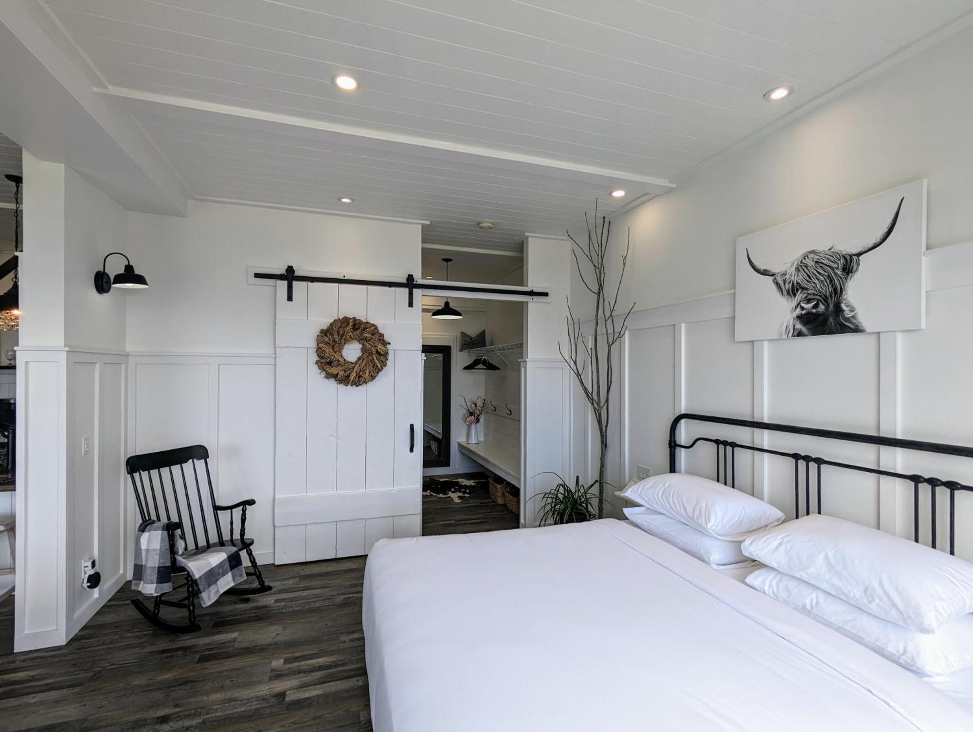 Autumn Lane B&B, Farmhouse Elegance & Stunning Lakeviews West Kelowna Dış mekan fotoğraf