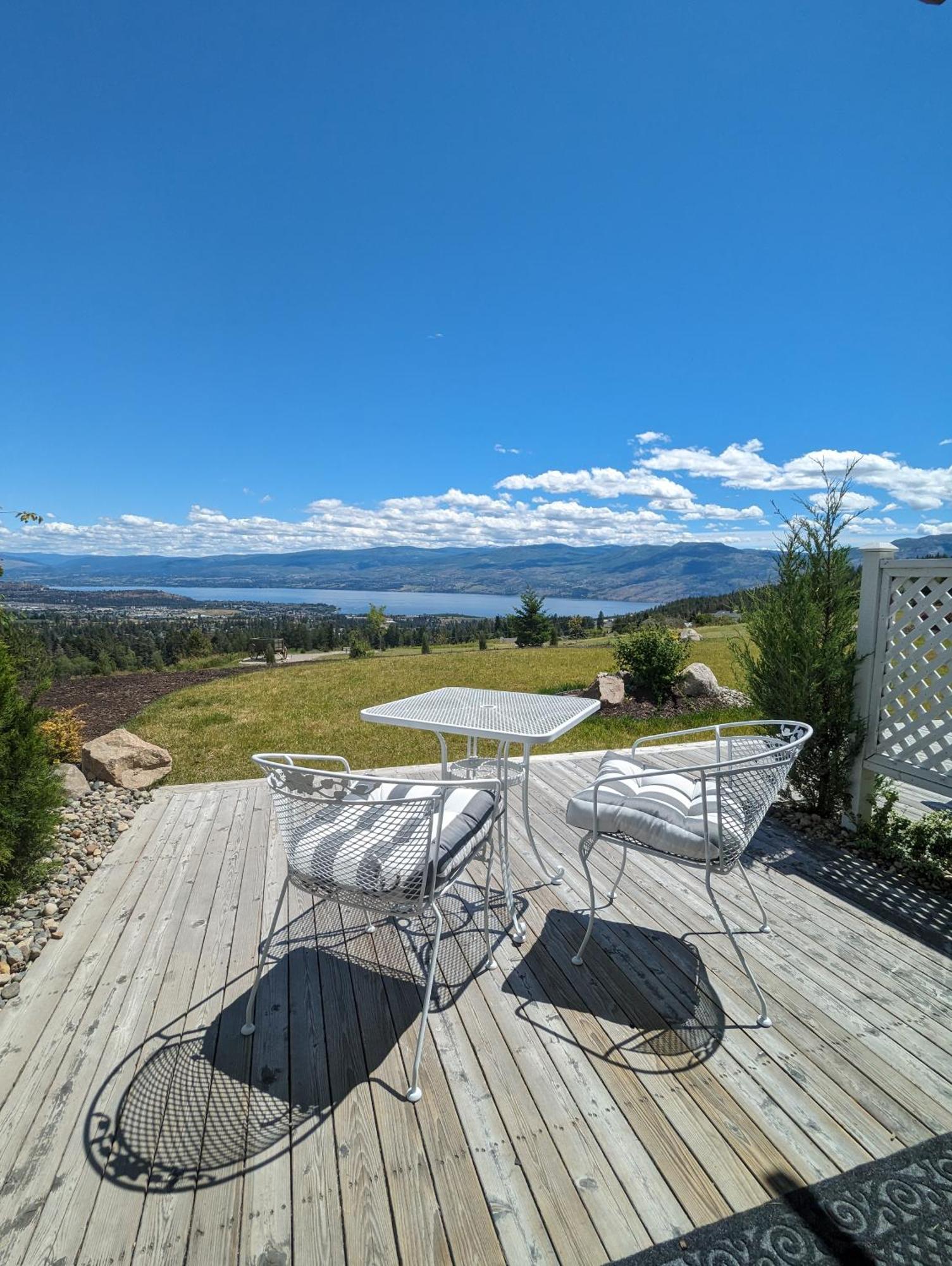 Autumn Lane B&B, Farmhouse Elegance & Stunning Lakeviews West Kelowna Dış mekan fotoğraf