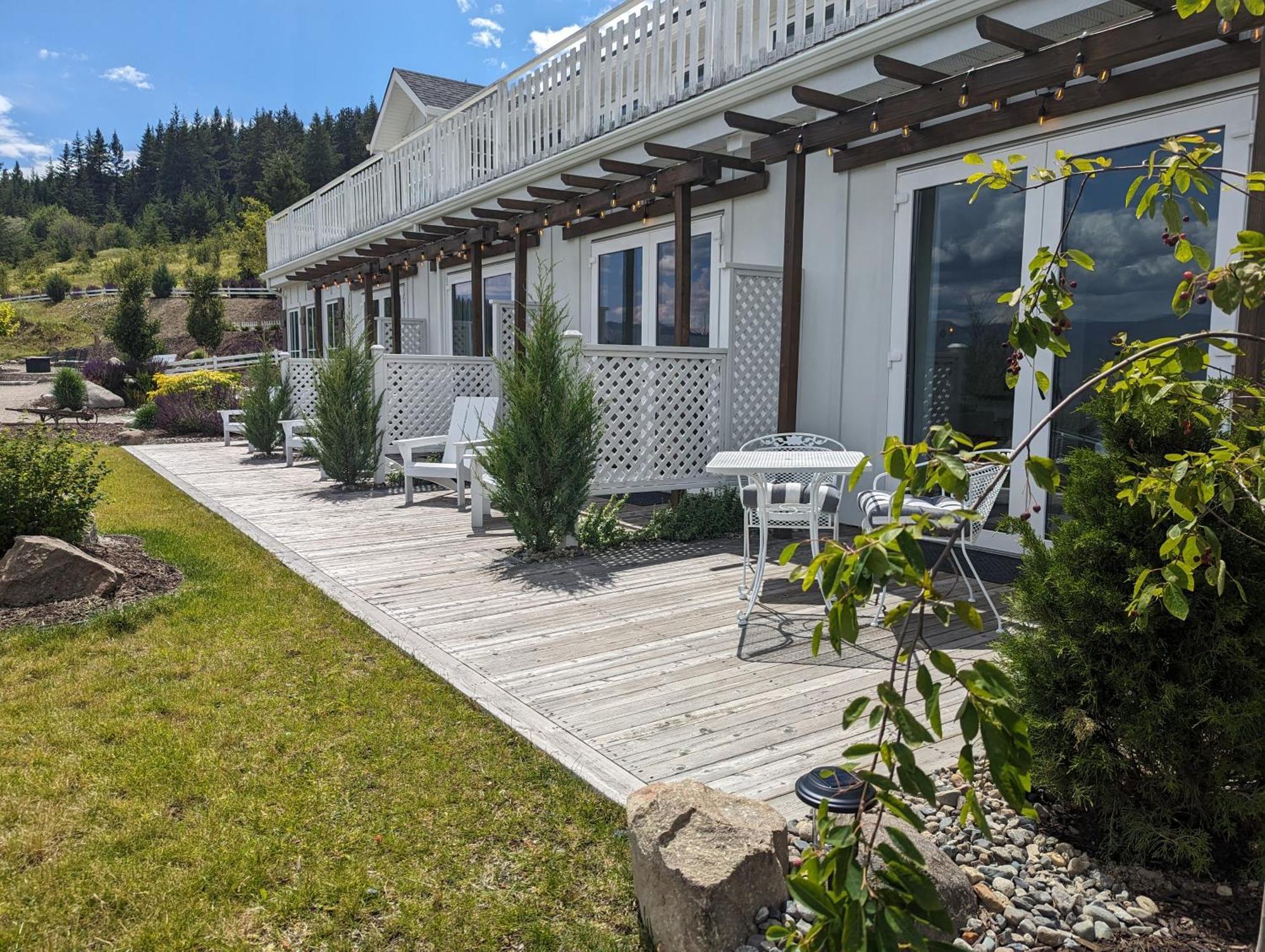 Autumn Lane B&B, Farmhouse Elegance & Stunning Lakeviews West Kelowna Dış mekan fotoğraf
