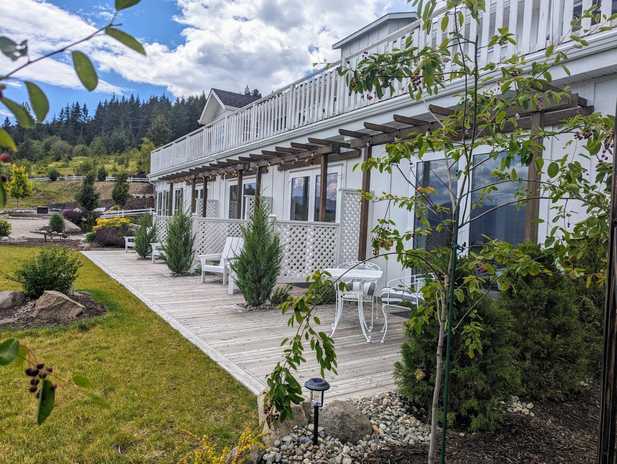 Autumn Lane B&B, Farmhouse Elegance & Stunning Lakeviews West Kelowna Dış mekan fotoğraf