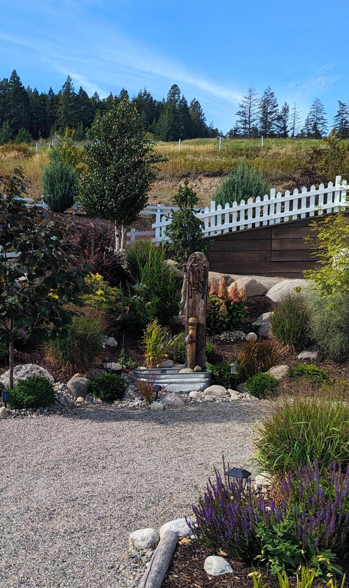 Autumn Lane B&B, Farmhouse Elegance & Stunning Lakeviews West Kelowna Dış mekan fotoğraf